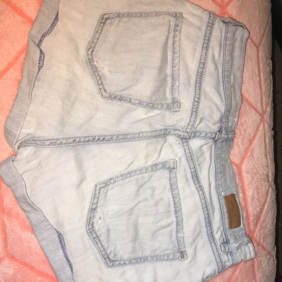 Light wash garage jean shorts - Picture 4 of 4